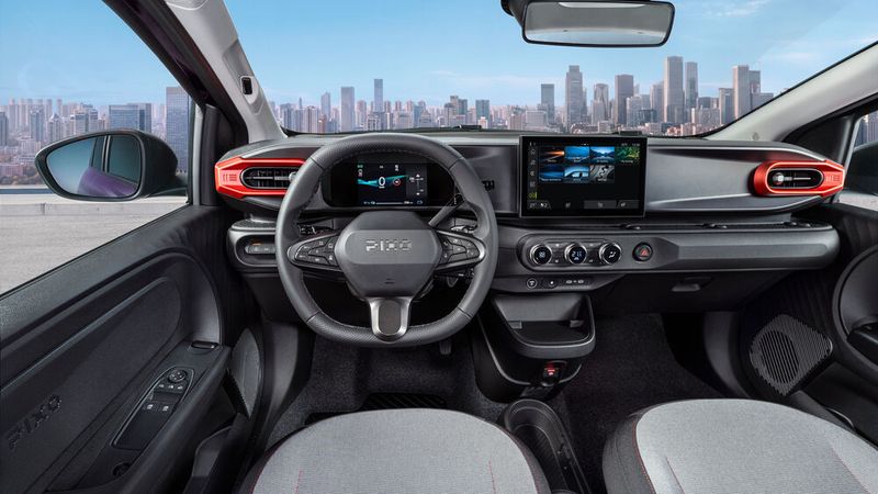 Das Cockpit orientiert sich ebenfalls eng am französischen Teilespender. (Bild: Nissan)