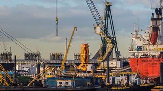 Der Hafen Rotterdam ist, gemessen an der umgeschlagenen Frachtmenge, der größte Hafen Europas und soll nun zum intelligentesten Hafen der Welt umgestaltet werden. (Bild: Pixabay)