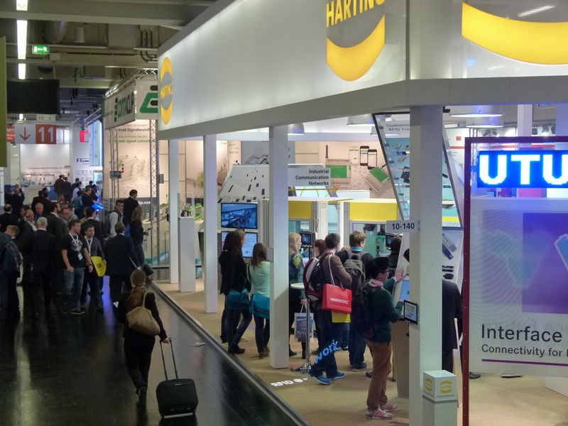 Zum 25. Messe-Jubiläum strömten 56.787 Besucher durch die 14 Hallen, in denen insgesamt 1.602 Aussteller ihre Produkte und Lösungen der Automatisierungsbranche präsentierten. Im Kongresszentrum der SPS IPC Drives fanden zudem verschiedene Veranstaltungen statt. Dieses Angebot nahmen 253 Teilnehmer wahr.  (Bild: VBM)