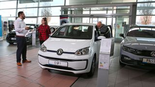 Wer ein E-Auto kauft, sollte die Fristen für die Prämie im Blick haben. (Bild: sp-x)