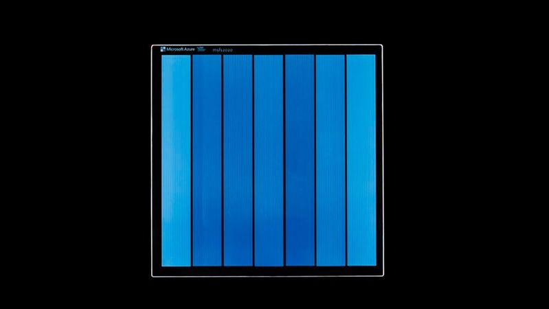 Microsoft erforscht die Langzeitspeicherung von Daten auf einem Speichermedium aus Glas (Project Silica).(Bild:  Microsoft / Ashworth Photography)