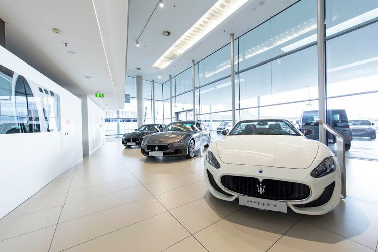 Der neue Maserati-Showroom in Salzburg bietet auf 200 m² Präsentationsfläche Platz für drei Ausstellungsfahrzeuge. (Foto: Maserati)