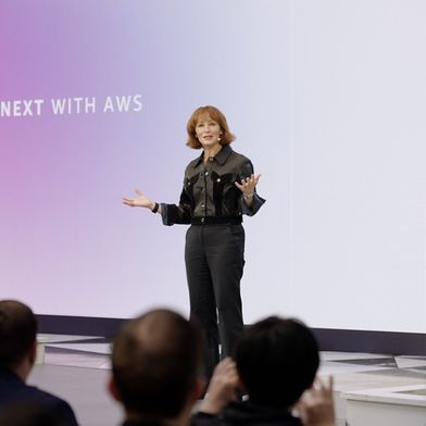 Julia White, Chief Marketing Officer bei Amazon Web Services, begrüßte die Teilnehmer zu "What's next with AWS". (Bild: AWS)