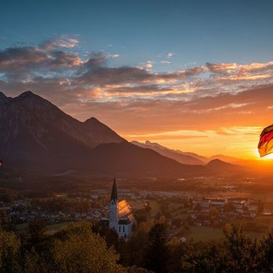 US-Hyperscaler sind in Sachen IT mehr oder weniger sowieso mit an Bord – allein schon wegen Patentrechtsangelegenheiten, De-Facto-Standards und „fancy Tools“, die das eigene Business voranbringen. Die Frage nach Digitaler Souveränität ist daher vielschichtig. (Bild: Midjourney / KI-generiert)