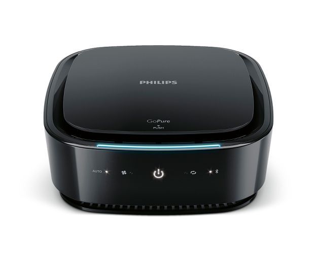 Red Dot Produktdesign 2018: Der Luftreiniger GoPure GP7101 von Philips analysiert die Frischluftqualität in Autos innerhalb von Minuten mittels Infrarot-Sensortechnologie und reguliert sie automatisch. Die Einfachheit von Form und Funktion erfüllt auch hohe Ansprüche an die Luftreinigung und verbindet sie mit einer unkomplizierten Handhabung, so lässt sich der Filter z. B. während der Fahrt wechseln. Funktionselemente wie Lufteinlass und -auslass und Gurtfixierung sind so gut wie unsichtbar in das schlichte Gehäuse integriert. Begründung der Jury: Dieser Luftreiniger hat eine überzeugende Funktionalität und lässt sich aufgrund seiner reduzierten Gestaltung harmonisch in jeden Fahrzeuginnenraum integrieren.  (Bild: Red Dot/Philips)