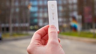 Bund und Länder fordern eine Testpflicht für Unternehmen. Diese lehnen die Chemie-Arbeitgeber ab. Der Aufwand und Nutzen stünden in keinem Verhältnis. (©labor II - stock.adobe.com)