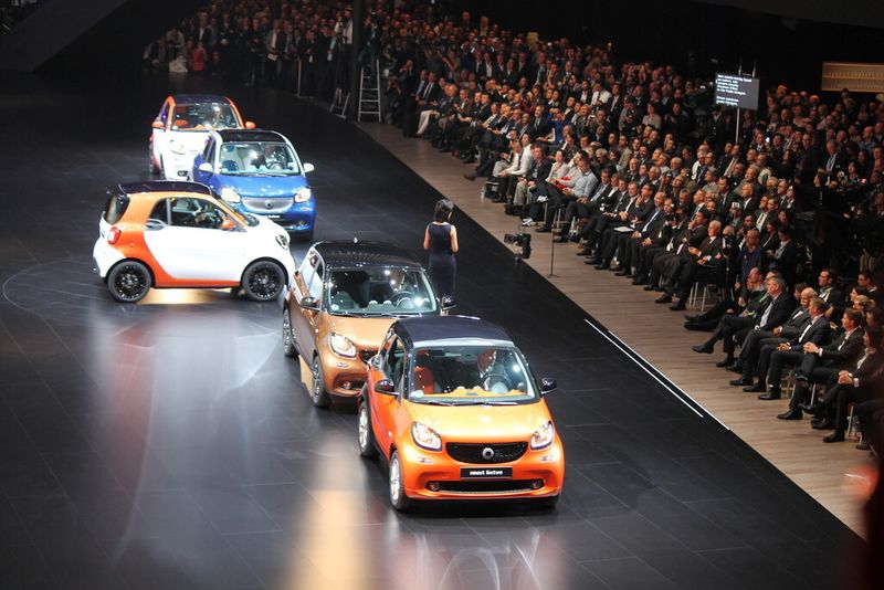 Mercedes-Benz is setting benchmarks in automotive fascination and innovative power with five world premieres at the IAA 2015. The press conference is certainly the biggest and most powerful event during the press days with an amazing band and heaps and heaps of international journalists present. (Source: Schulz)