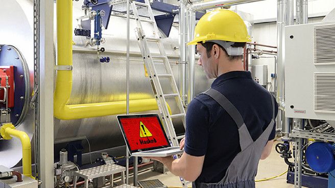 Produzierende Unternehmen müssen sich vor Angriffen auf ihre IT- und OT-Infrastruktur schützen. (Bild:  Fraunhofer IAO, industrieblick/Adobe Stock)