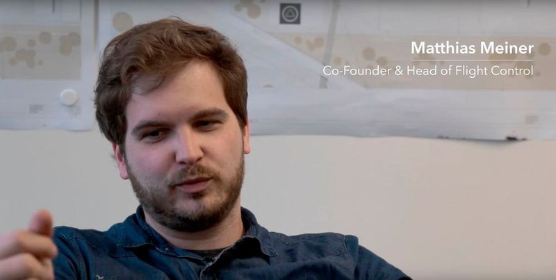 Matthias Meiner: „Obwohl man jeden Tag daran arbeitet, gibt es trotzdem immer noch diese Momente, in denen du denkst: Wow! Das ist etwas wirklich, wirklich Cooles, was wir hier machen und es fühlt sich einfach unglaublich an, tatsächlich ein großer Teil davon zu sein.“ (Lilium)