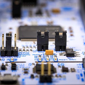 Krypto-Agilität beschreibt die Fähigkeit eines IT-Systems, kryptografische Algorithmen, Schlüssel oder Zertifikate schnell und ohne Systembrüche auszutauschen, wenn sich Sicherheitsanforderungen ändern oder Bedrohungen entstehen.(Bild:  MTG)