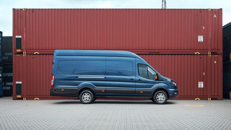 Hohe Zinsen, schwache Nachfrage, teils schlechte Verfügbarkeit: Wie bei den Pkw sind die Händler auch im Geschäft mit leichten Nutzfahrzeugen mit vielen Herausforderungen und Hindernissen konfrontiert.(Bild:  Ford)