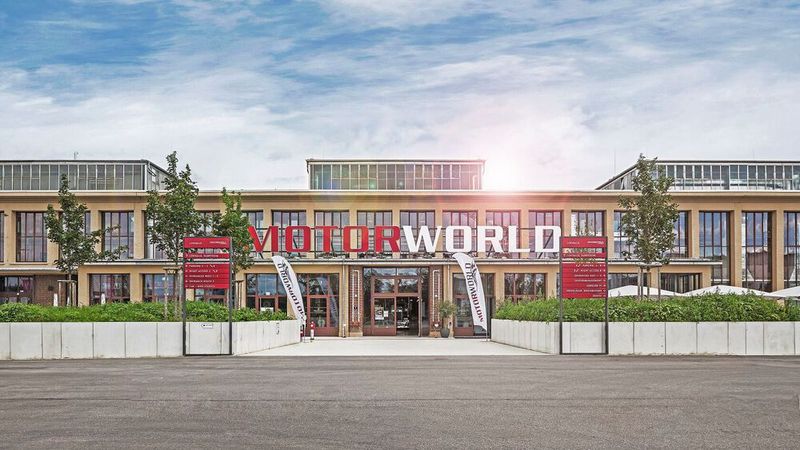 Die Motorworld-Group hat im vergangenen Jahr ihre automobile Erlebniswelt in München-Freimann als vierten Standort in Deutschland in Betrieb genommen. (Bild: Henrik Schipper/Carthago)