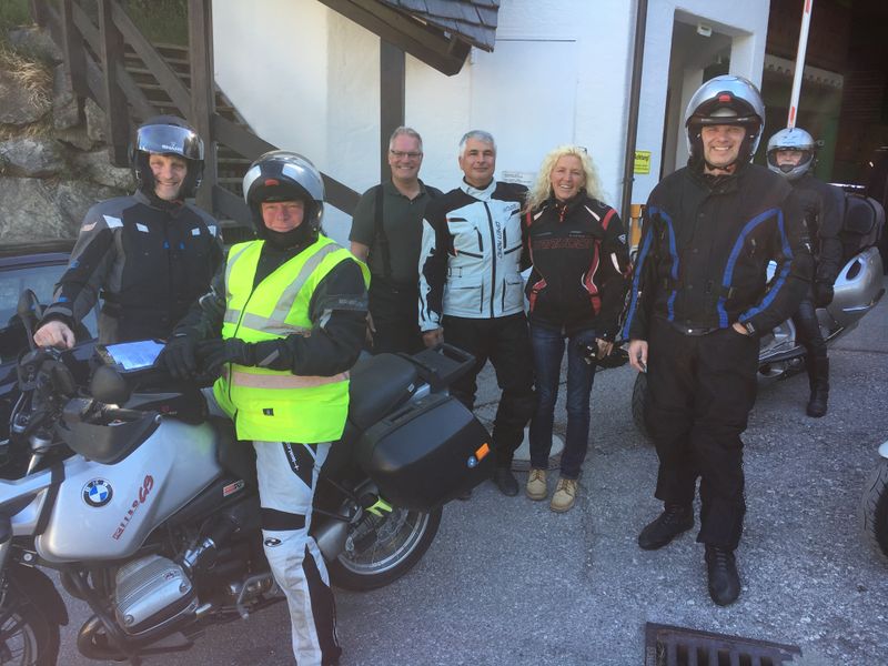 Weiter geht am dritten Tourtag: Morgendliches Treffen an der Tiefgarage des Hotels (Vogel IT-Medien GmbH)