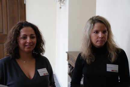 Geballte Frauenpower: Semra Middelhoff, Assistant Marketing Manager bei Assmann Electronic, mit Birgit Fräntz, Marketingleitung bei Api (Archiv: Vogel Business Media)