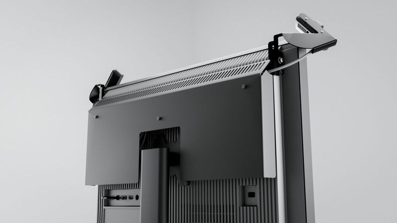 Die Gestenerkennung bei Amerias Starkit übernehmen zwei RealSense-Sensoren von Intel, die in einer speziell für das Sony-Display entwickelten Halterung positioniert sind. (Bild: Sony)