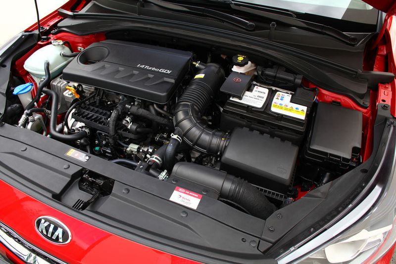 Unter der Haube arbeitet unter anderem ein neuer 1,4-Liter großer Turbo-Benziner mit 140 PS... (Kia)