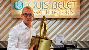 Thibaut Nicoulin, chargé de projet, a mené le travail de l'union du diamant polycristallin (PCD) et de la lubrification interne, innovation récompensée par le Grand Prix des Exposants EPHJ 2026. (Source : Louis Bélet)