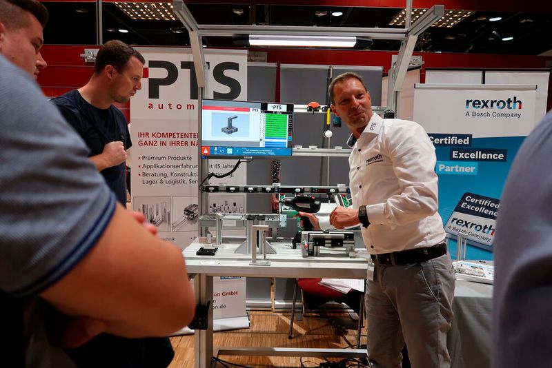 ... und die Firma PTS Automation als Vertreiber der Schraubtechnik von Rexroth. (Bild: D.Quitter – VCG)
