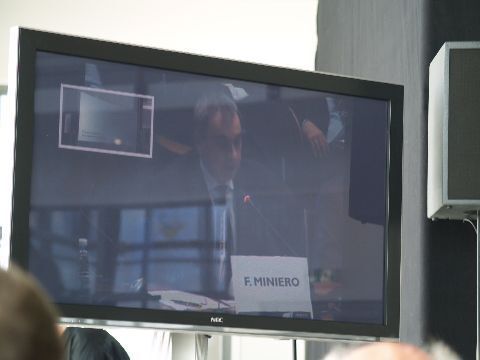 Aufgrund des Flugverbots wegen der Aschewolke war Franco Miniero, Senior Vice Präsident Vertrieb und Marketing bei Iveco, per Internet aus Turin zugeschaltet. (Archiv: Vogel Business Media)