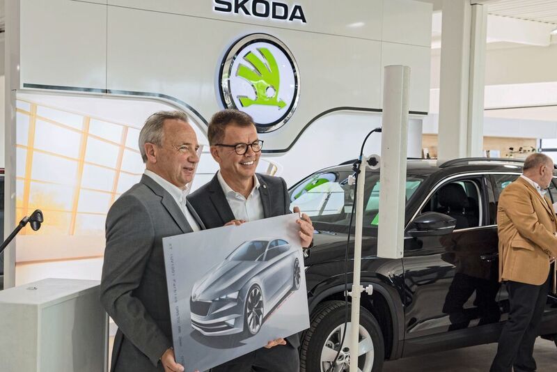 Geschäftsführer Bernd Baldus (li.) und Vertriebschef Stefan Quary erwarten nennenswerte Stückzahlen für Skoda in Heidelberg. (Autohaus Ebert)