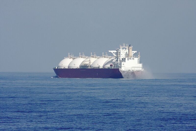 Laut Umweltbundesamt waren 2019 über 90.000 Schiffe unterschiedlicher Größen und Typen auf den Weltmeeren unterwegs – neben Containerschiffen vor allem Öl-, Gas- und Chemikalientanker.