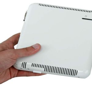 Die Abmessungen des Rechners fallen mit 153 x 172 x 20 Millimetern extrem klein aus, dennoch muss beim Cape 7 auf eine komplette Hardware-Ausstattung nicht verzichtet werden.