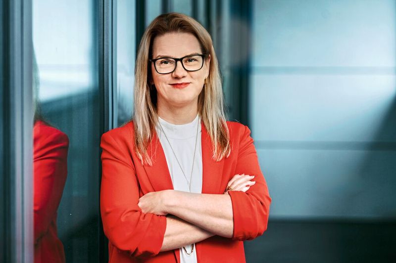 Neue Geschäftsführerin: Alexandra Scaglione ist Mitglied der Geschäftsführung von Zeller+ Gmelin in Eislingen. In ihrer neuen Position verantwortet sie innerhalb der ZG-Gruppe den Bereich Finanzen & Controlling sowie HR. Sie löst damit den langjährigen Geschäftsführer Walter Jerusalem ab, der sich im Mai 2023 in den Ruhestand verabschiedet. Zuletzt war Scaglione als Finance Director bei der Valeo GmbH tätig. (Bild: Zeller+Gmelin)