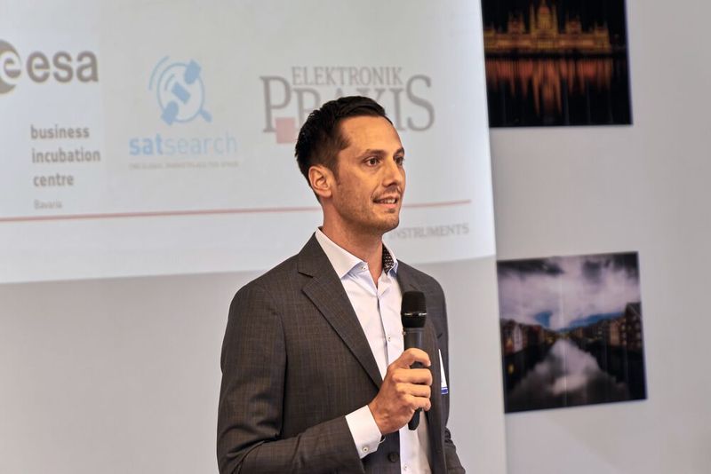 Stefan Bruder, Präsident EMEA Texas Instruments, bei der Eröffnungsrede (Bild: © Elektronikpraxis / Richard Oed)