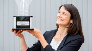 Marta Canas-Ventura von Evonik freut sich über den Entrepreneurship-Award. (Evonik Industries)