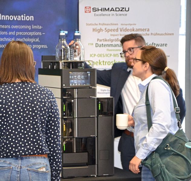 In den Pausen gab es genug Gelegenheit zum HPLC-Erfahrungsaustausch. (LABORPRAXIS/Ottleben)