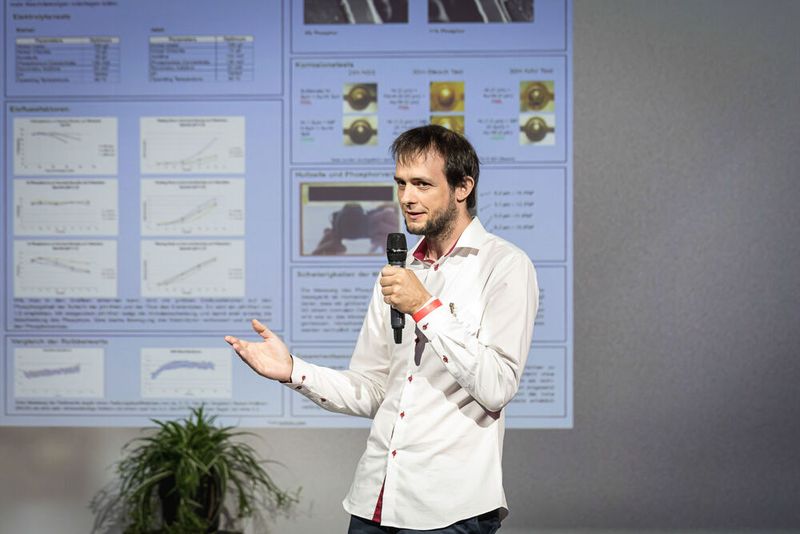 Anwenderkongress Steckverbinder 2023: Tag 1 mit Basisseminaren, Podiumsdiskussion und Posterslam. (Bild: Stefan Bausewein)