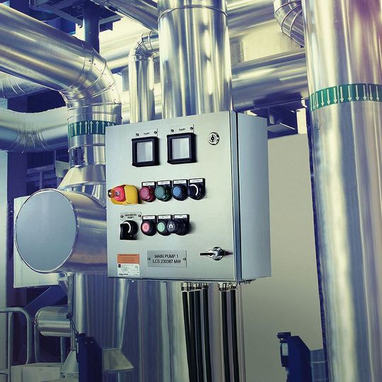 Für Ex-Steuerkästen bietet R. Stahl eine breite Palette robuster Befehls- und Meldegeräte zum weltweiten Einsatz auch unter extremen Umgebungsbedingungen an.(Bild:  R. Stahl)