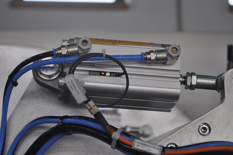 Neben den Norm-Zylindern PRA nach ISO 15552 setzt Sander Kompaktzylinder der Baureihe CCI gemäss ISO 21287 ein, die sich mit geringem Bauraum begnügen und somit ein kompaktes und gemäss ISO-Normen standardisiertes Maschinendesign erlauben. (Bild: Aventics)