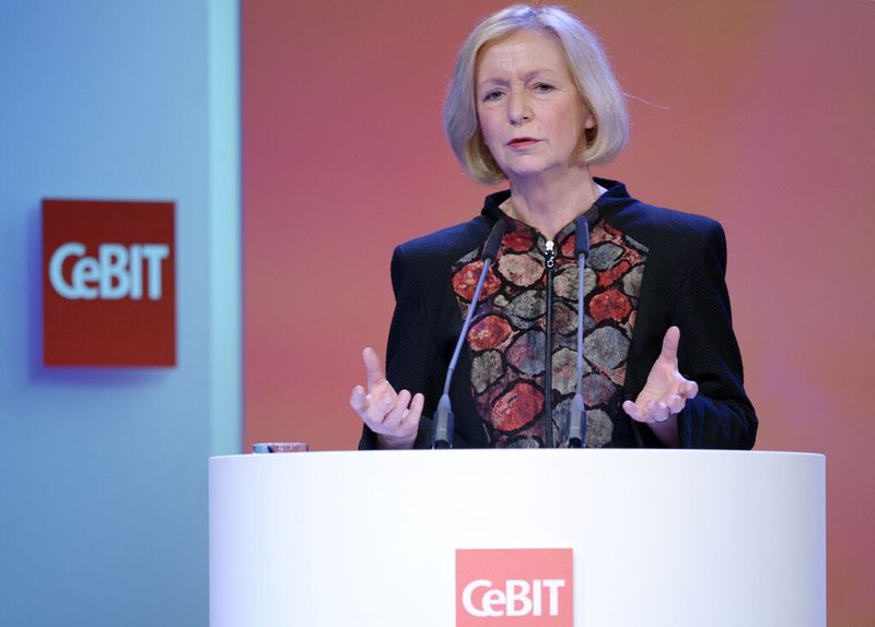 Heimspiel für die Bundesforschungsministerin Johanna Wanka: sie war bis vor Kurzem noch Niedersächsische Ministerin für Wissenschaft und Kultur. (Bild: Deutsche Messe)