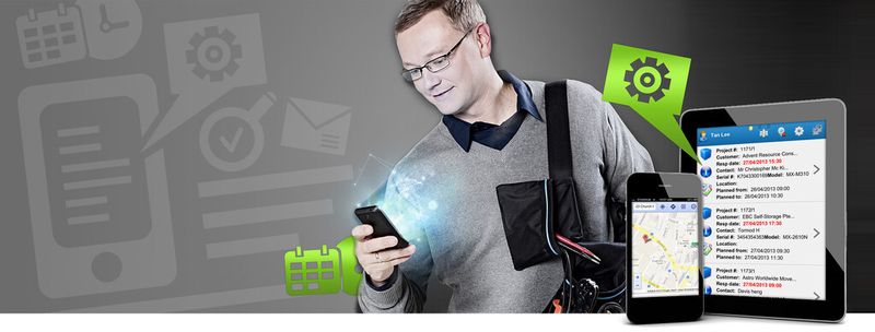 Die Monteure der Bruno Gubler AG an der Front arbeiten neu mit einem Tablet, auf dem sämtliche benötigten Informationen gespeichert sind. (Bild: Bruno Gubler)