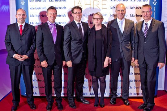 Hartmut Friedrichs (Smiles), Michael Schlereth und Thomas Klein (Mercedes-Benz Niederlassung Mainfranken) Konstanze Fiola und Harald Schuff (Mercedes-Benz Vertrieb Deutschland), Wolfgang Michel (Vogel Business Media) (Archiv: Vogel Business Media)