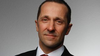 „Die Technologie- und Entwicklungskompetenz von AFC Energy und die Verfahrens- und Anlagenbau-Kompetenz von Planting ergänzen sich in idealer Weise und schaffen bedeutende Synergien. Dies war bereits bei dem Projekt in Stade festzustellen und wird sich sicher noch bei vielen künftigen Projekten zeigen“, sagt Dieter Hofmann, Geschäftsführer von Planting. (Bild: Planting)