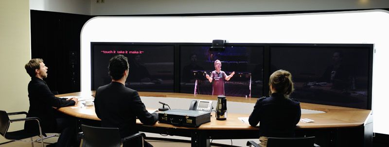 ...die drei Sänger wurden indes via TelePresence zugeschaltet und gaben damit eine eindrucksvolle Vorstellung davon, wie Zusammenarbeit über große Distanzen heute aussehen kann (Archiv: Vogel Business Media)
