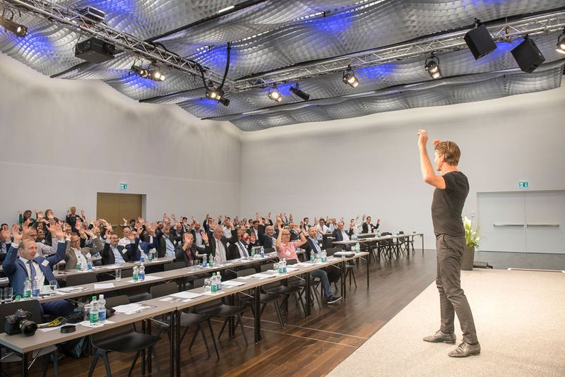 Rob Spence setzte einen humorvollen Schlusspunkt unter das erste SMM Innovationsforum Automation. (Thomas Entzeroth)