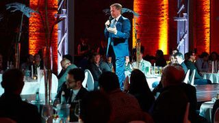 Die Abendveranstaltung des KSG-Technologietages. Durch das Programm führt Prof. Udo Bechtloff, der Vorsitzende der Geschäftsführung. (Bild: Fotostudio Riethausen)