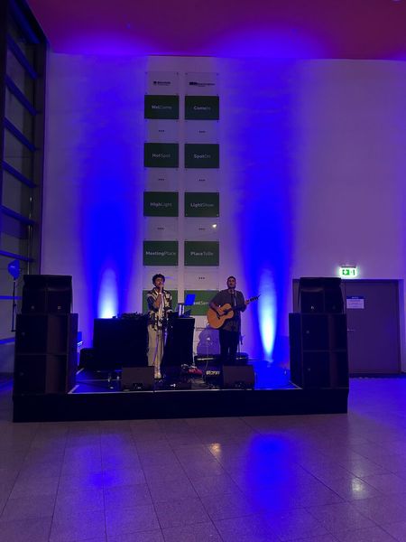 Nach dem Abendessen beginnt die Party! (Bild: Vogel IT-Medien)