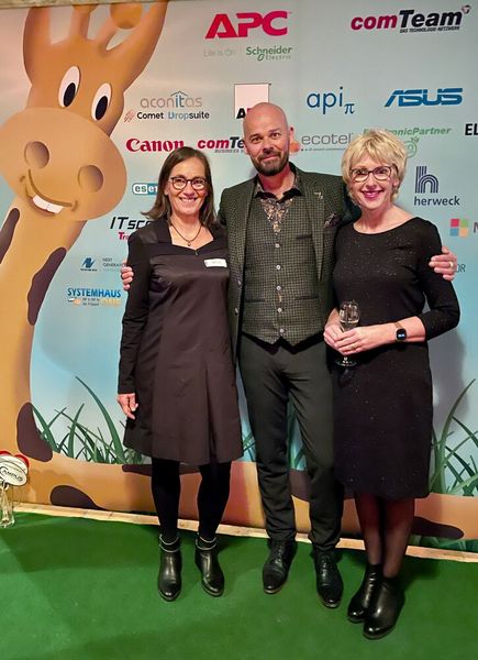 Abschlussbild vor dem Dinner: (v. l.) Margrit Lingner (IT-BUSINESS), Sven Glatter und Silvia Habeck (ComTeam) (Bild: Vogel IT-Medien)