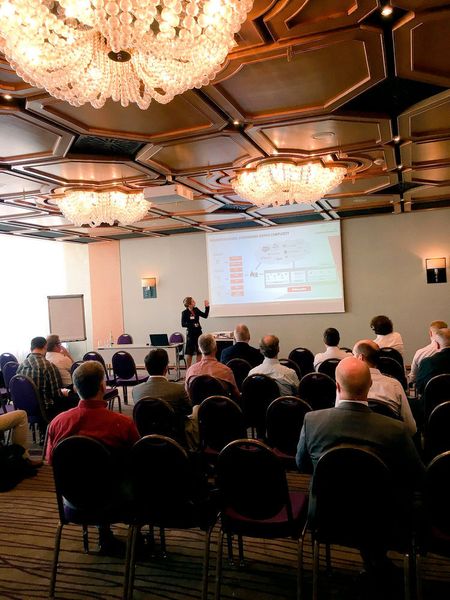 Expertin auf ihrem Gebiet: Für Susanne Greiner von Würth Phoenix sind KI/ML die Grundpfeiler für zielführendes Monitoring. Sie zeigt wie Anomalie Detection im Zeitalter von Cloud und IoT funktioniert. (Vogel IT-Akademie)