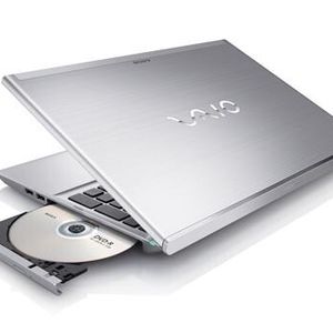 Das Vaio-Ultrabook der T-Serie 15 ist mit einem optischen Laufwerk erhältlich.