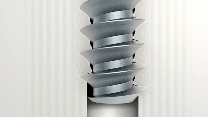 Damit ein Gewinde entsteht, wird die selbstfurchende Remform-Schraube in den Tubus eingedreht, wobei deren Flanken das Kunststoffmaterial verdrängen, das sich dazwischen anlagert. (Bild: Arnold Umformtechnik)