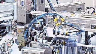 Schunk-ELP-Linearmodule bauen sehr kompakt. In dieser Dichtheitsprüfanlage zählen zudem Geschwindigkeit und Präzision. (Schunk)
