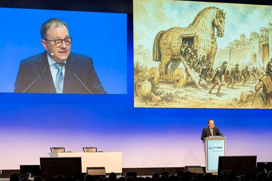 Swissmem-Präsident Martin Hirzel: «Die Schweiz kann den grossen Mächten keine Regeln diktieren. Sie muss deshalb dort stark sein, wo andere zu gross, zu langsam oder zu wenig präzise sind.»(Bild:  Swissmem)