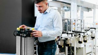 Ein Brennstoffzellen-Stack bei Elring Klinger. (Bild: Hutzenlaub/Elring Klinger)