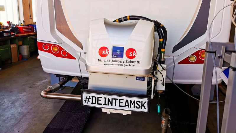 SK bringt Wohnmobile mit seinem Nachrüst-SCR-System unter den Grenzwert von 270 Mikrogramm pro Kilometer.(Bild:  SK Handels GmbH)