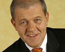 Ulrich Kromer von Baerle, Geschäftsführer der Messe Stuttgart: „Wir freuen uns über dieses hervorragende Ergebnis und sind stolz darauf, dass wir gemeinsam mit unseren ideellen Trägern VDMA und VDW beweisen konnten, dass eine AMB im Kernland des Werkzeugmaschinen- und Präzisionswerkzeugbaus erfolgreich zur Leitveranstaltung ausgebaut werden kann.“ Bild: Messe Stuttgart (Archiv: Vogel Business Media)